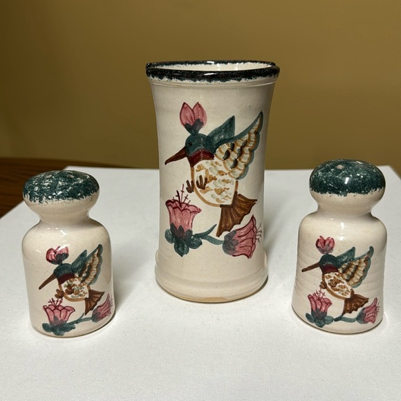 Nichols Pottery Napkin holder and salt and pepper shakers flowers, hummingbirds - Picture 2 of 8